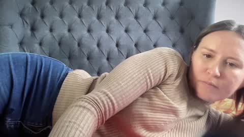 Nadia Ferreira  online show from 01/06/26, 02:43