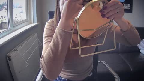 Nadia Ferreira  online show from 02/20/26, 09:21