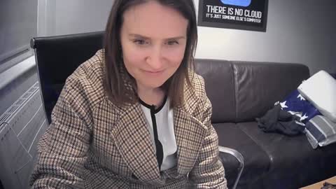 Nadia Ferreira  online show from 02/26/26, 09:25