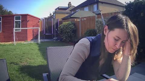 Nadia Ferreira  online show from 03/03/26, 11:05