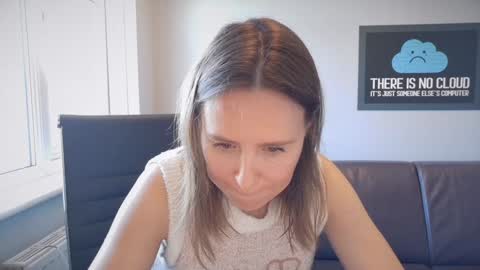 Nadia Ferreira  online show from 03/18/26, 10:07