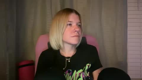 Snapshot of ebony8ivory chatting on 05/02/26, 05:01 americnbarbie online show from 05/02/26, 05:01