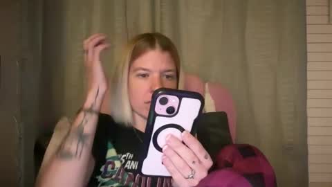 Snapshot of ebony8ivory chatting on 05/10/26, 03:01 americnbarbie online show from 05/10/26, 03:01