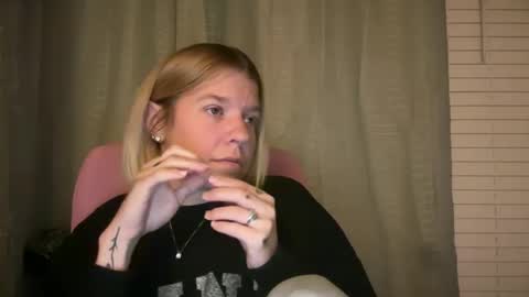 Snapshot of ebony8ivory chatting on 05/14/26, 01:12 americnbarbie online show from 05/14/26, 01:12