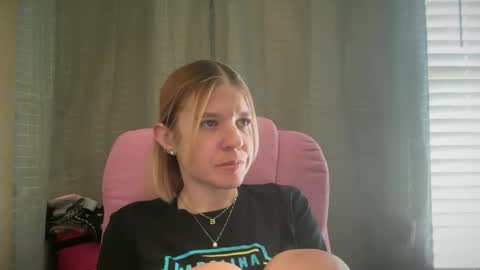 Snapshot of ebony8ivory chatting on 06/06/26, 04:44 americnbarbie online show from 06/06/26, 04:44