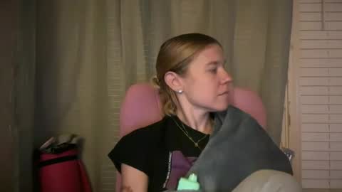 Snapshot of ebony8ivory chatting on 07/04/26, 02:29 americnbarbie online show from 07/04/26, 02:29