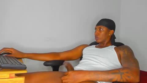 Snapshot of ebony_brandons chatting on 02/28/25, 04:54 Brandon online show from 02/28/25, 04:54