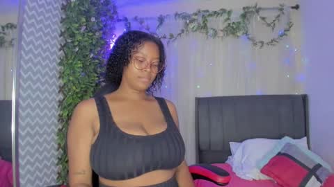 Snapshot of ebony_colombian chatting on 01/07/25, 12:45 Andrea online show from 01/07/25, 12:45