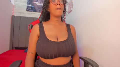 Snapshot of ebony_colombian chatting on 01/08/25, 07:34 Andrea online show from 01/08/25, 07:34