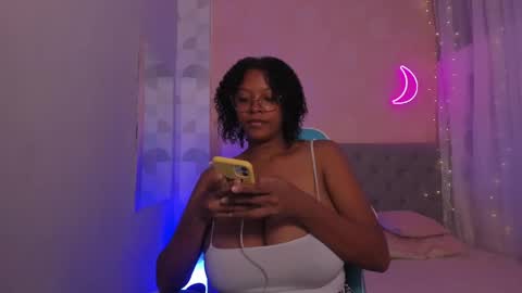 Snapshot of ebony_colombian chatting on 01/17/25, 11:40 Andrea online show from 01/17/25, 11:40