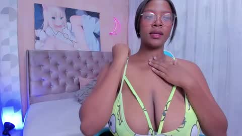 Snapshot of ebony_colombian chatting on 03/11/25, 12:00 Andrea online show from 03/11/25, 12:00