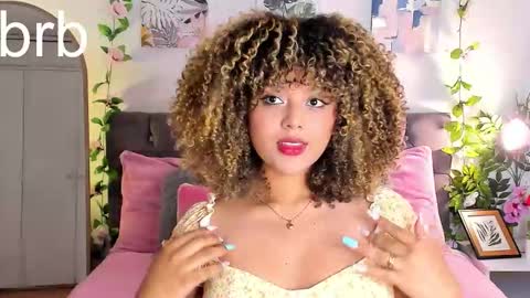 Snapshot of ebony_curly2 chatting on 10/10/25, 08:19 isa online show from 10/10/25, 08:19