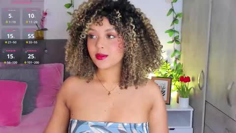 Snapshot of ebony_curly2 chatting on 10/21/25, 02:45 isa online show from 10/21/25, 02:45
