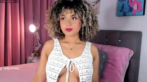Snapshot of ebony_curly2 chatting on 04/23/26, 08:00 isa online show from 04/23/26, 08:00