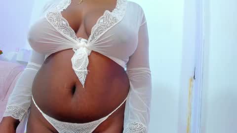 Snapshot of ebony_katterin chatting on 12/24/24, 03:37 ebony_katterin online show from 12/24/24, 03:37