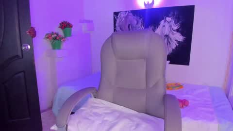 Snapshot of ebony_katterin chatting on 01/21/25, 07:39 ebony_katterin online show from 01/21/25, 07:39