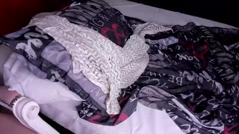 Snapshot of ebony_katterin chatting on 03/01/25, 02:37 ebony_katterin online show from 03/01/25, 02:37