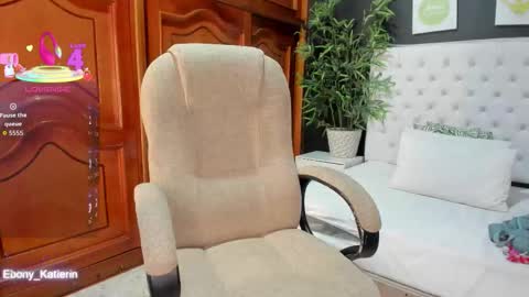 Snapshot of ebony_katterin chatting on 10/15/25, 10:59 ebony_katterin online show from 10/15/25, 10:59