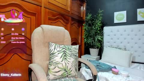 ebony_katterin online show from 11/11/25, 10:48