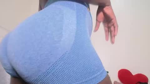 Snapshot of ebony_pearl69 chatting on 10/14/25, 03:46 ebony_pearl69 online show from 10/14/25, 03:46