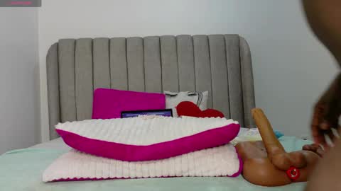 ebony_pearl69 online show from 04/24/26, 02:36