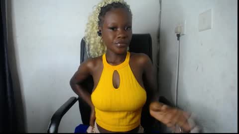 Snapshot of ebony_petitegirl chatting on 06/01/26, 08:32 Lilly online show from 06/01/26, 08:32