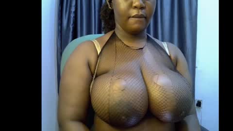 Snapshot of ebony_plumx12 chatting on 09/09/25, 07:13 Prisy online show from 09/09/25, 07:13