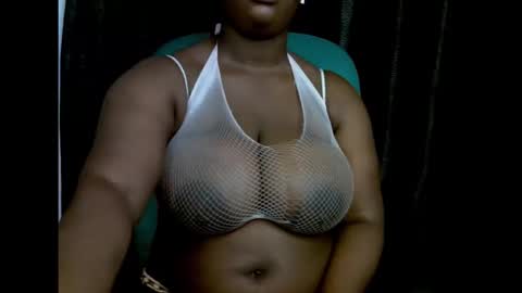 Snapshot of ebony_plumx12 chatting on 09/24/25, 08:12 Prisy online show from 09/24/25, 08:12
