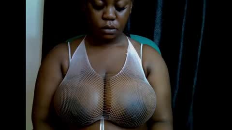 Snapshot of ebony_plumx12 chatting on 09/25/25, 08:18 Prisy online show from 09/25/25, 08:18