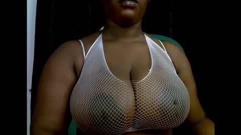 Snapshot of ebony_plumx12 chatting on 10/02/25, 07:54 Prisy online show from 10/02/25, 07:54