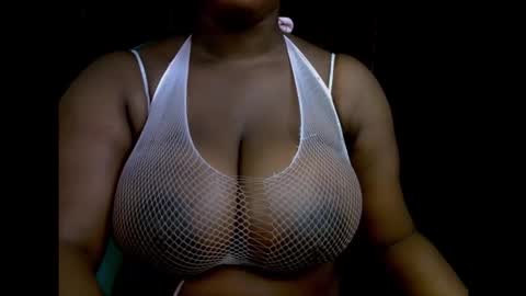 Snapshot of ebony_plumx12 chatting on 10/05/25, 03:43 Prisy online show from 10/05/25, 03:43