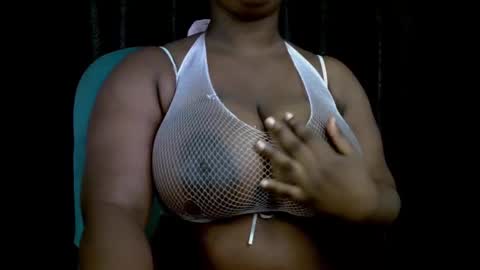 Snapshot of ebony_plumx12 chatting on 10/06/25, 06:55 Prisy online show from 10/06/25, 06:55
