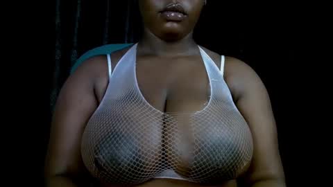 Snapshot of ebony_plumx12 chatting on 10/06/25, 07:00 Prisy online show from 10/06/25, 07:00