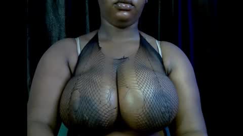 Snapshot of ebony_plumx12 chatting on 10/07/25, 07:38 Prisy online show from 10/07/25, 07:38