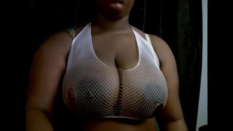 Snapshot of ebony_plumx12 chatting on 10/08/25, 08:01 Prisy online show from 10/08/25, 08:01
