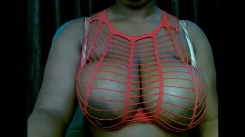 Snapshot of ebony_plumx12 chatting on 10/14/25, 08:15 Prisy online show from 10/14/25, 08:15