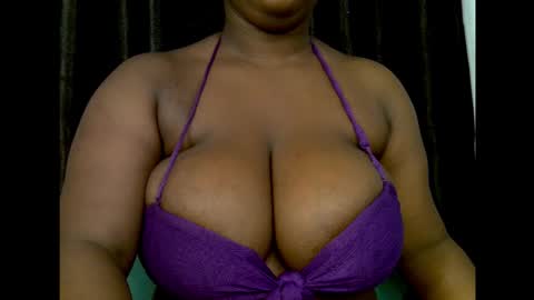 Snapshot of ebony_plumx12 chatting on 10/16/25, 08:26 Prisy online show from 10/16/25, 08:26