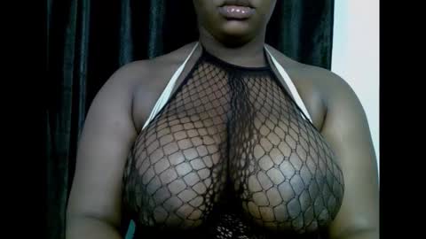 Snapshot of ebony_plumx12 chatting on 10/19/25, 06:36 Prisy online show from 10/19/25, 06:36