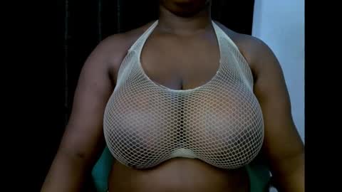 Snapshot of ebony_plumx12 chatting on 10/21/25, 07:09 Prisy online show from 10/21/25, 07:09