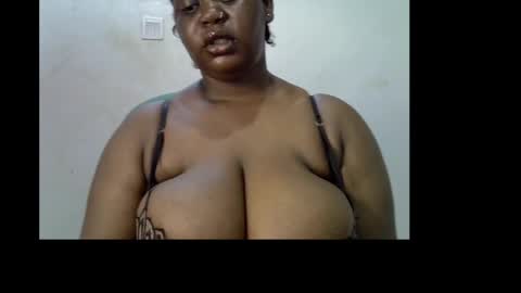 Snapshot of ebony_plumx12 chatting on 04/28/26, 07:30 Prisy online show from 04/28/26, 07:30