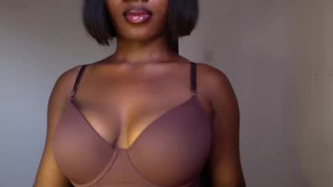 Snapshot of ebony_pussy98 chatting on 05/04/26, 11:06 delilah online show from 05/04/26, 11:06