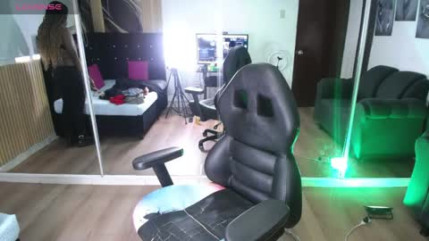 ebony_rizon online show from 04/16/26, 01:01