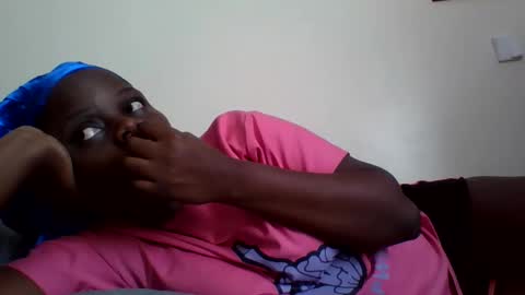 Snapshot of ebony_tasha chatting on 06/10/26, 08:02 tasha online show from 06/10/26, 08:02