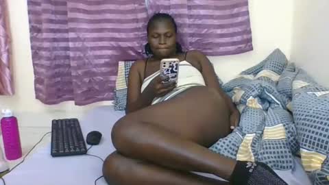 Snapshot of ebonyblack28 chatting on 11/22/25, 11:59 MELVINE online show from 11/22/25, 11:59
