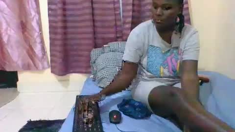 Snapshot of ebonyblack28 chatting on 11/28/25, 11:24 MELVINE online show from 11/28/25, 11:24