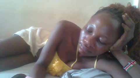 Snapshot of ebonycutegal4 chatting on 05/26/26, 07:15 MELLEN online show from 05/26/26, 07:15