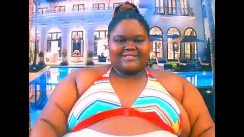 Snapshot of ebonyhotbuns4u2luv chatting on 04/27/26, 05:16 ebonyhotbuns4u2luv online show from 04/27/26, 05:16