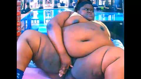 Snapshot of ebonyhotbuns4u2luv chatting on 04/29/26, 06:50 ebonyhotbuns4u2luv online show from 04/29/26, 06:50