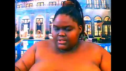 Snapshot of ebonyhotbuns4u2luv chatting on 05/01/26, 09:14 ebonyhotbuns4u2luv online show from 05/01/26, 09:14