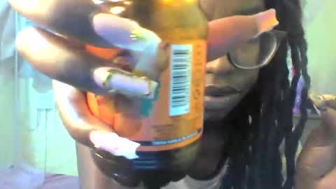 Snapshot of ebonymuse2 chatting on 06/05/26, 03:13 Ebonymuse2 online show from 06/05/26, 03:13